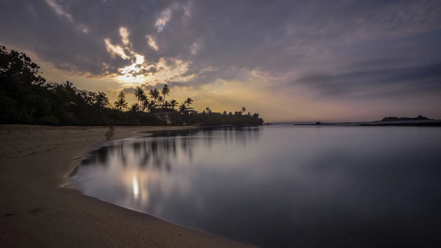 Palm-fringed Sri Lanka beach and coastal scenery for Sri Lanka private day tour with Trustker