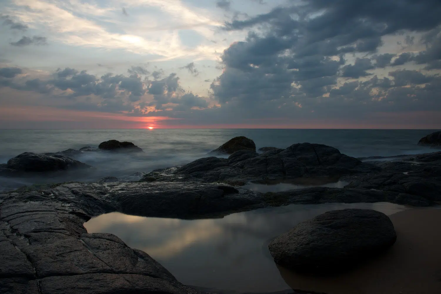 Palm-fringed Sri Lanka beach and coastal scenery for Sri Lanka private day tour with Trustker