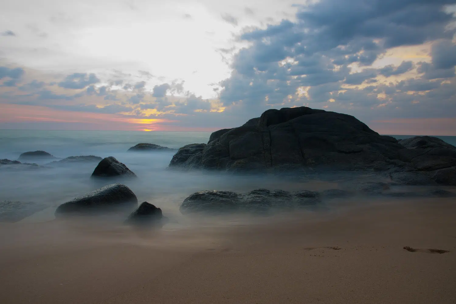 Palm-fringed Sri Lanka beach and coastal scenery for Sri Lanka private day tour with Trustker