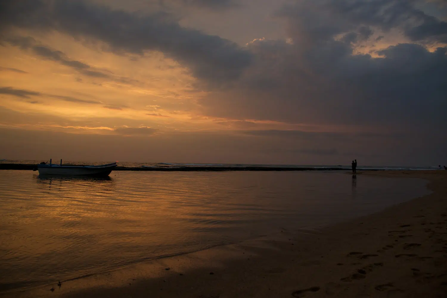 Palm-fringed Sri Lanka beach and coastal scenery for Sri Lanka private day tour with Trustker
