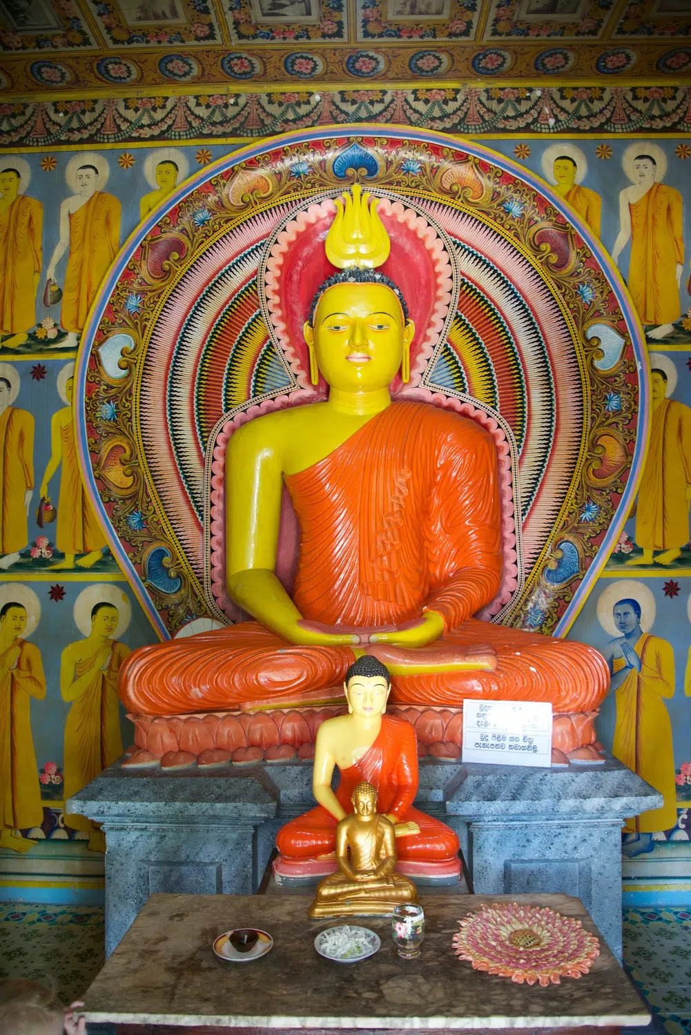 Buddhist statues, shrines and temple details for Sri Lanka private day tour with Trustker