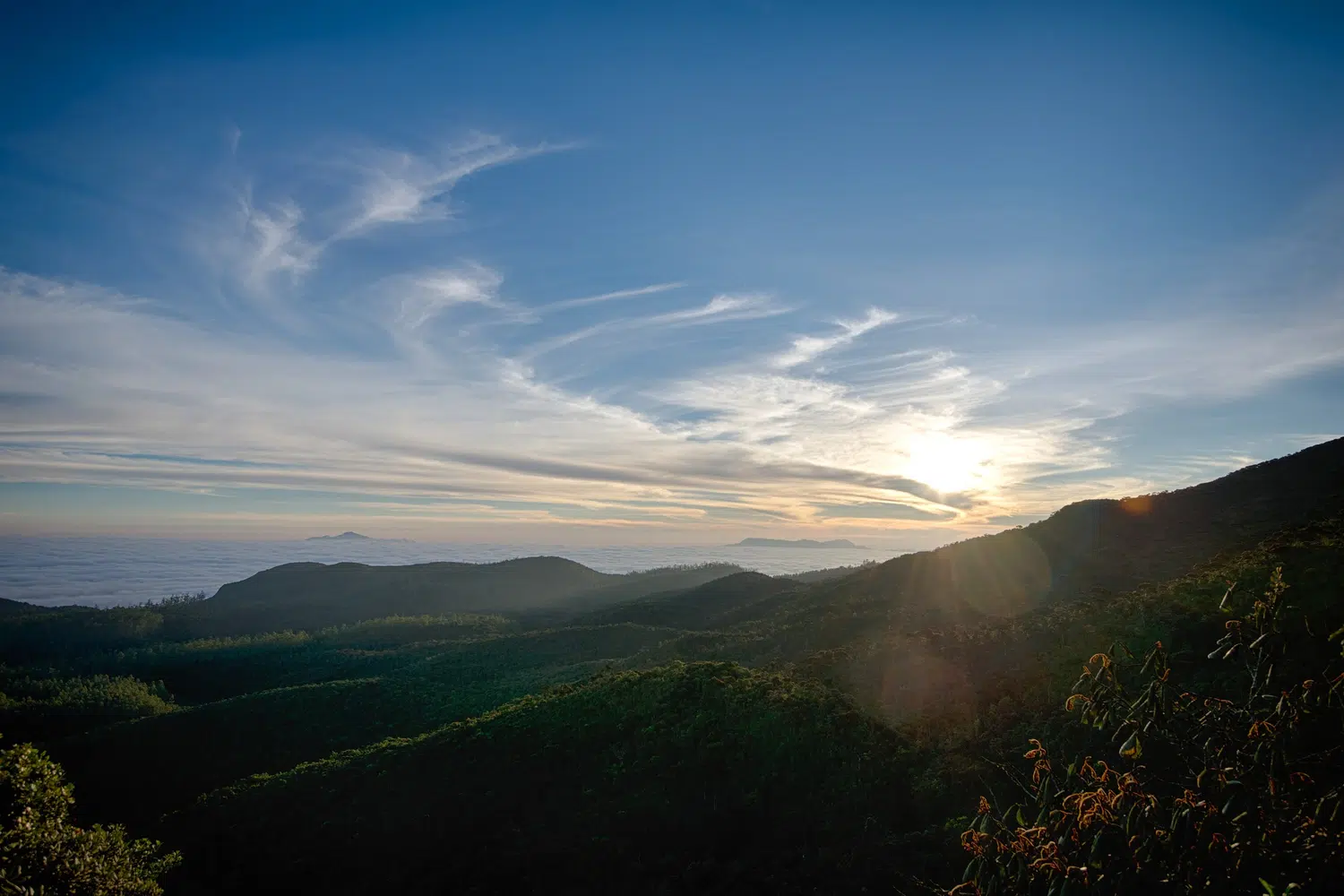 Hill country mountain views, waterfalls and hiking landscapes for Sri Lanka private day tour with Trustker