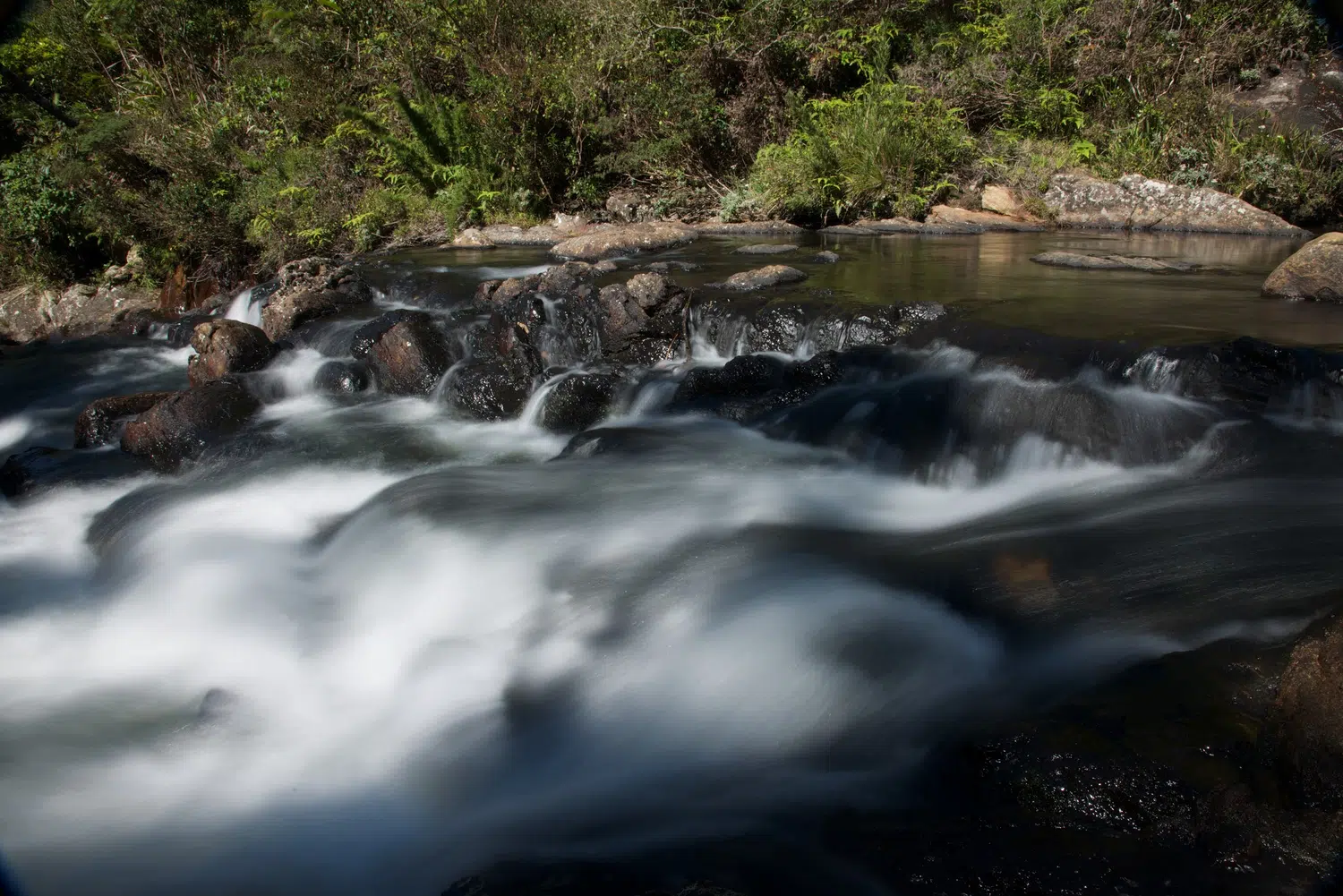 Hill country mountain views, waterfalls and hiking landscapes for Sri Lanka private day tour with Trustker